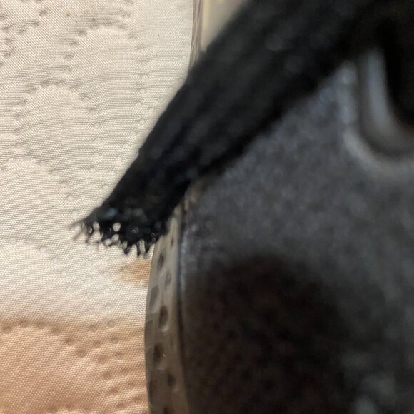 WOMEN'S ADIDAS SHOE SIZE 7 - Picture 3 of 7